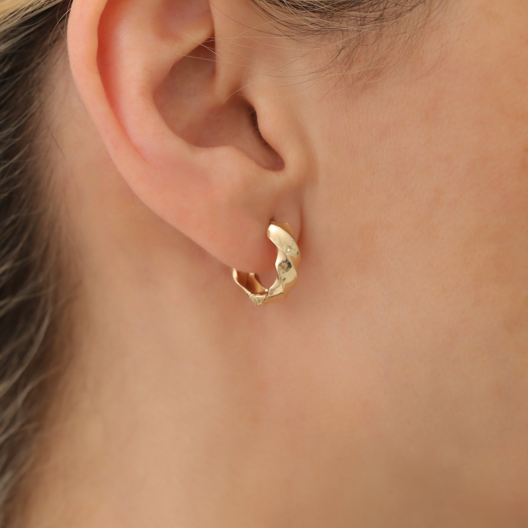 Chain Huggie Hoops Earrings 14K Gold