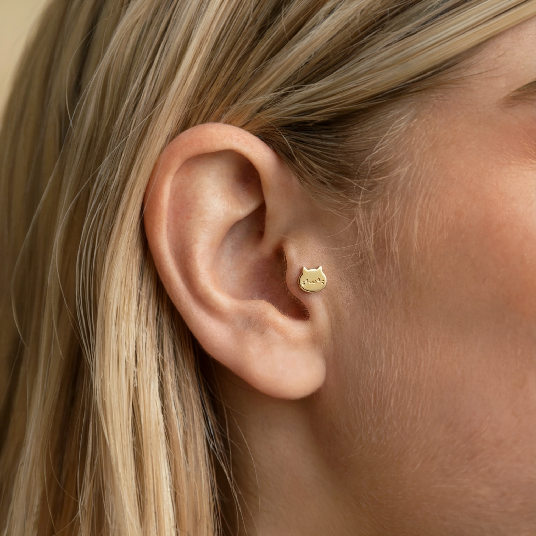 Cute Cat Flatback Ear Piercing 14K Gold / Silver, hand crafted kitten piercing with a comfortable flatback design for everyday wear and style.