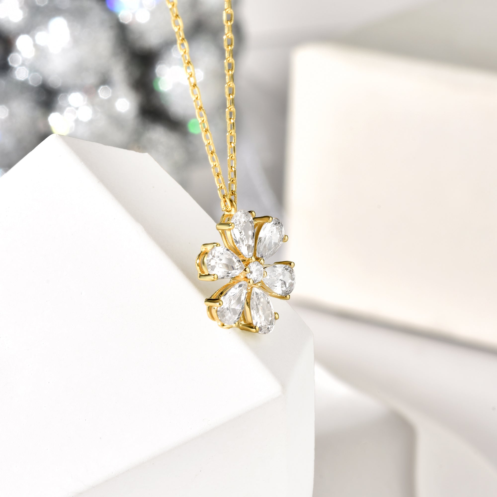 Daisy Diamond Necklace 14K Gold