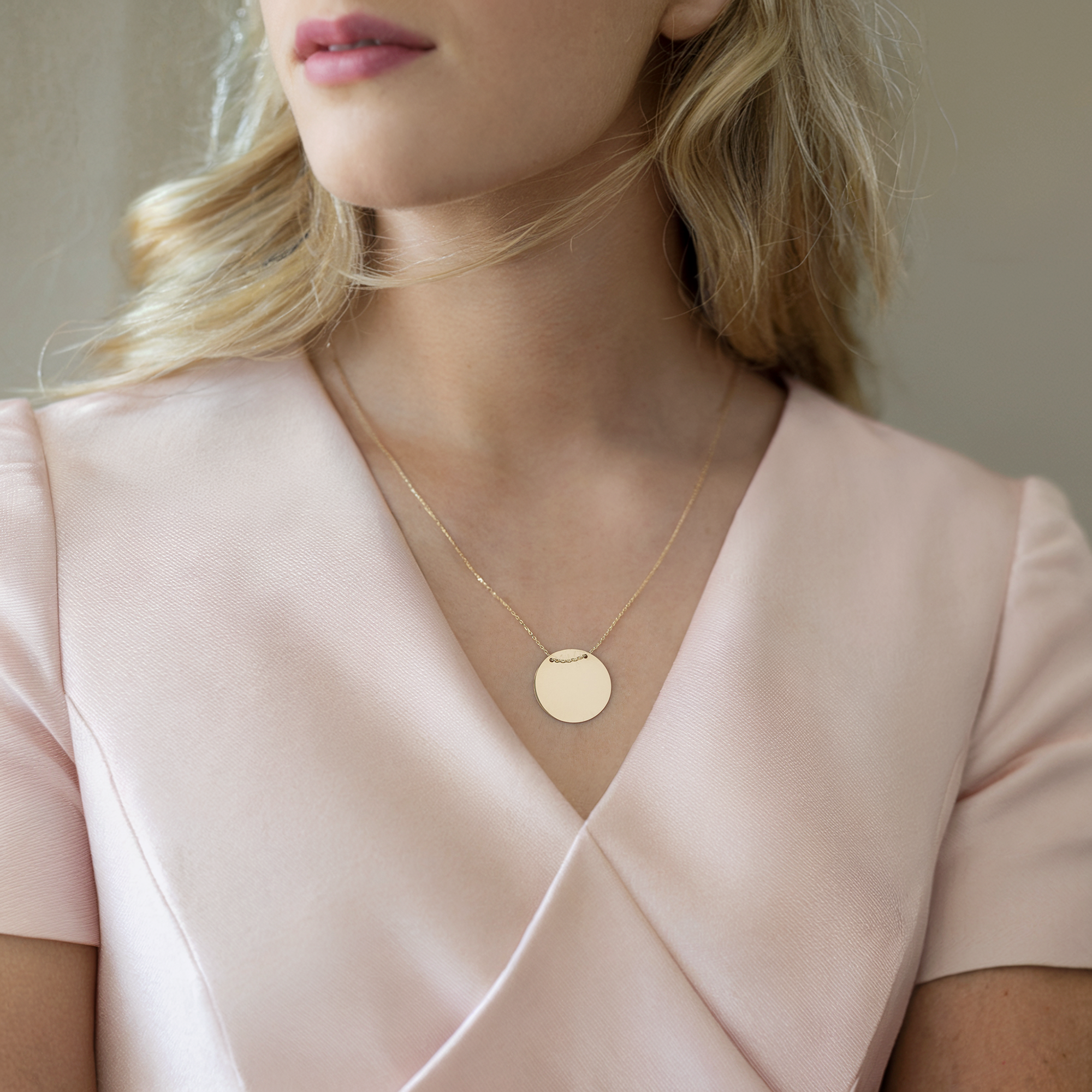 Elegant Disc Round Necklace 14K Gold