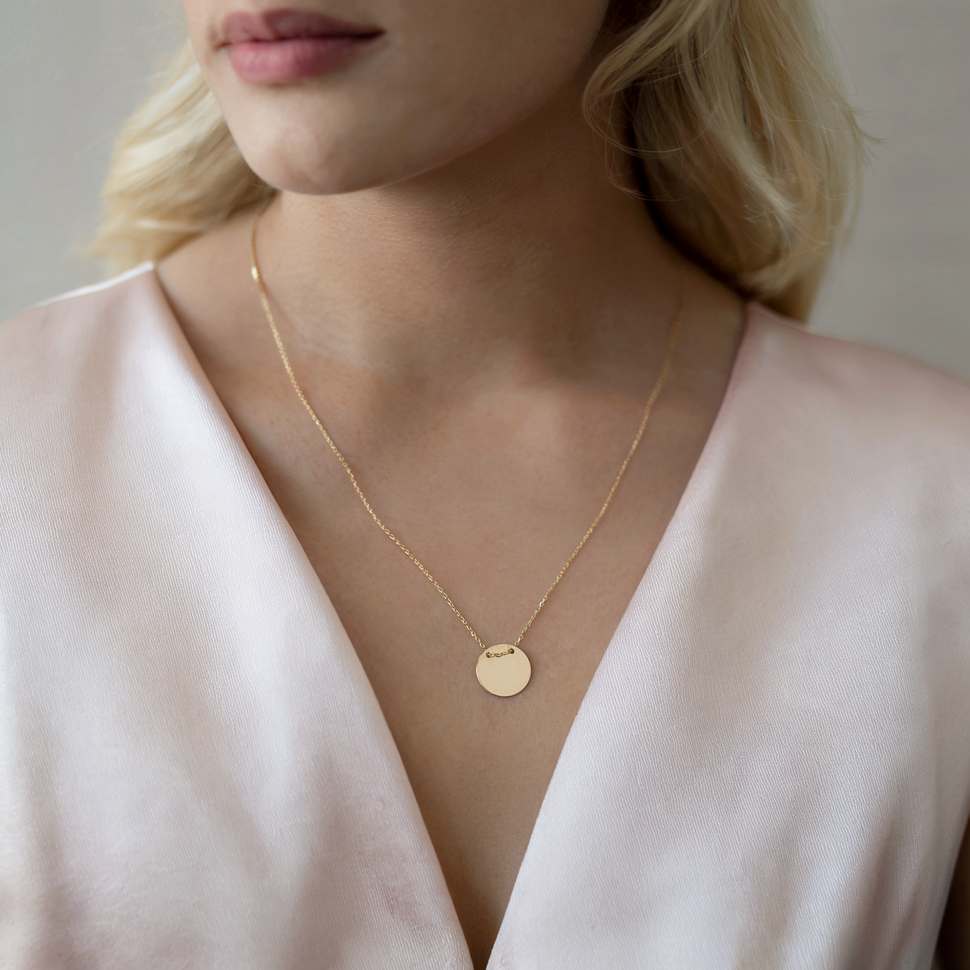 Elegant Disc Round Necklace 14K Gold