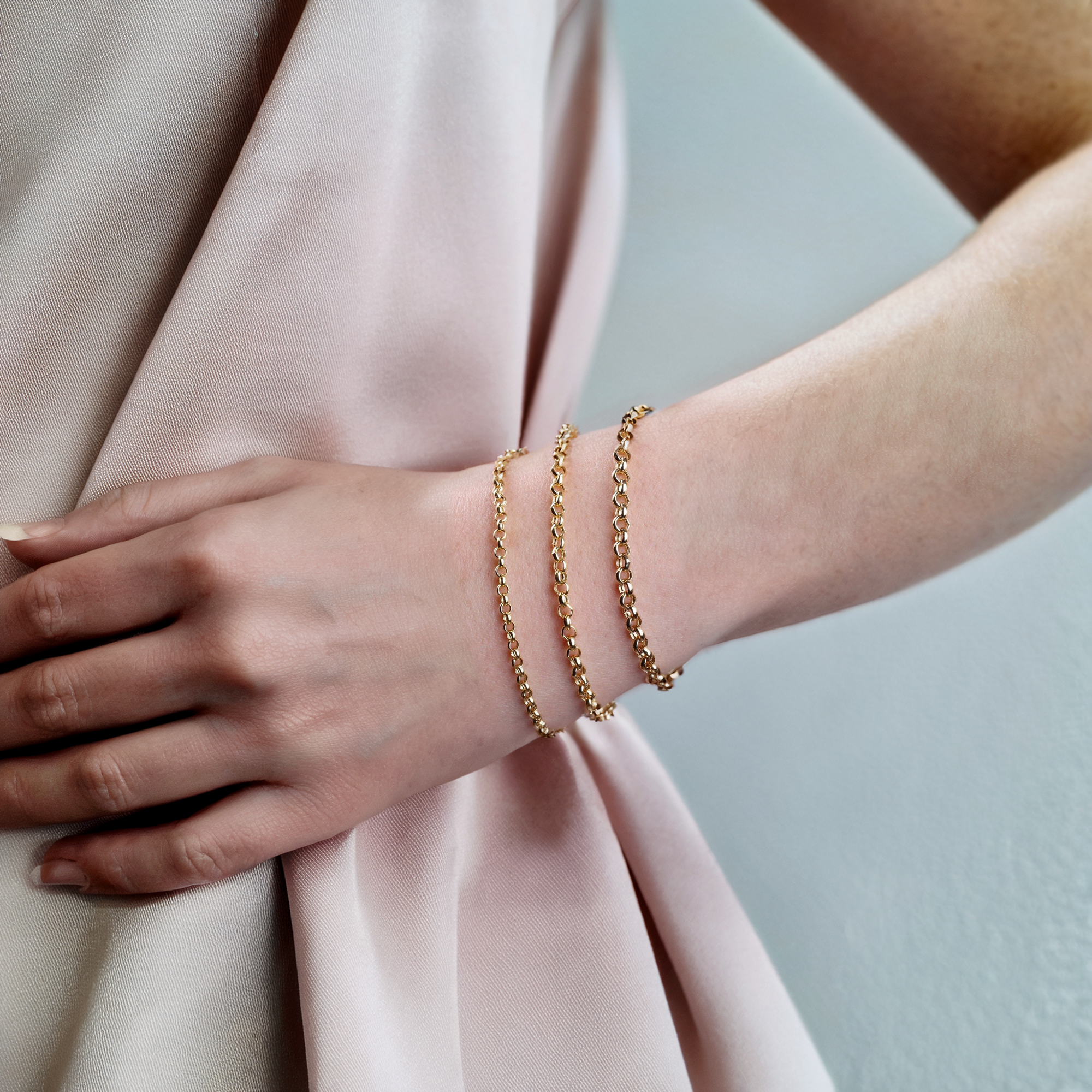 Interlocking Oval Rolo Chain Bracelet 14K Gold