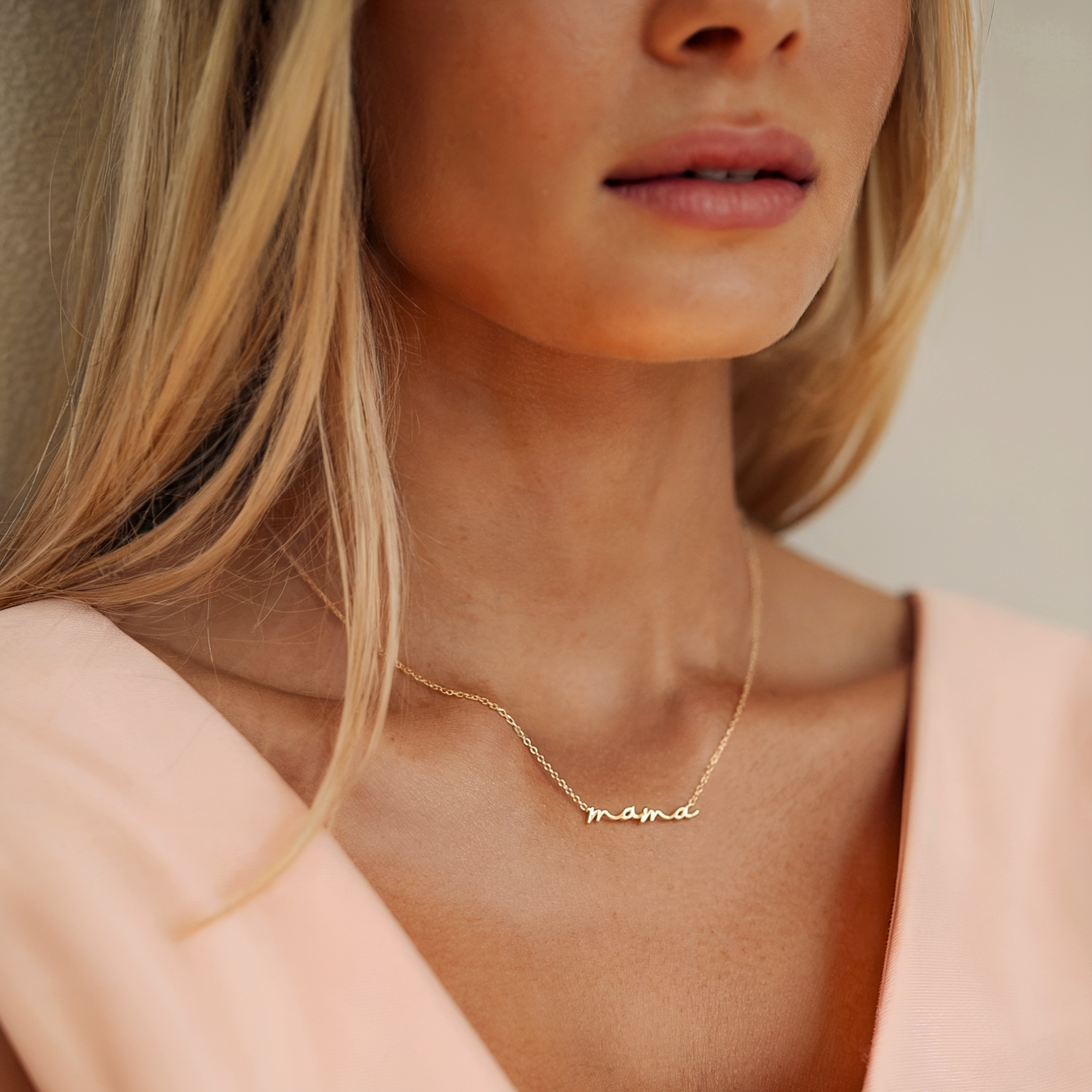 Mama Script Necklace in 14K Gold