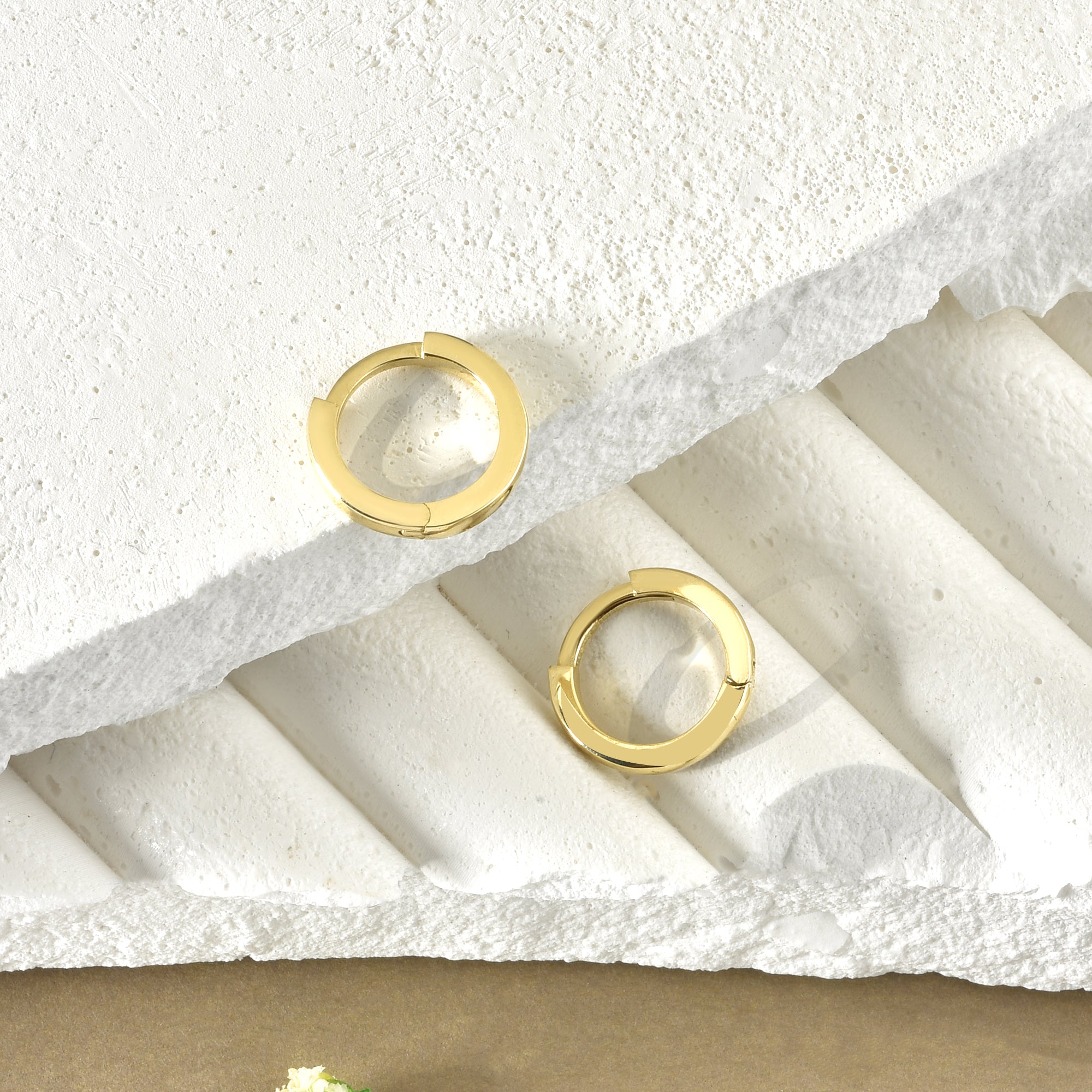 Plain Huggie Hoops Earrings 14K Gold / Silver