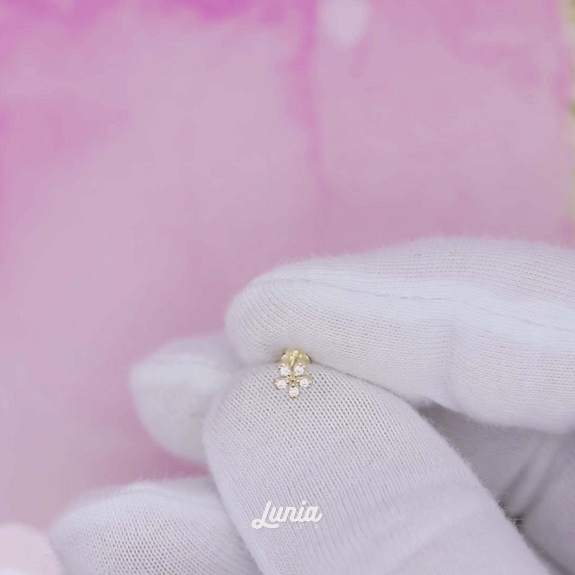 Daisy Flatback Ear Piercing 14K Gold with CZ Stone