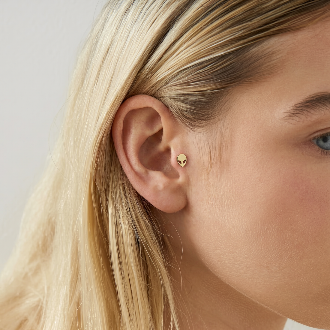 Alien Face Flatback Ear Piercing 14K Gold / Silver. Hand crafted space jewelry inspired by UFO style. Perfect mens piercing with a unique cosmic look.