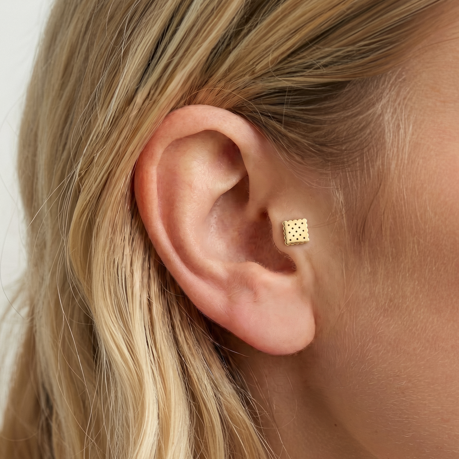 Biscuit Flatback Ear Piercing 14K Gold / Silver