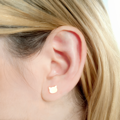 Cat Earrings 14K Gold – Unique European-made earrings in 14K gold, lightweight and charming, ideal for everyday wear or special occasions.