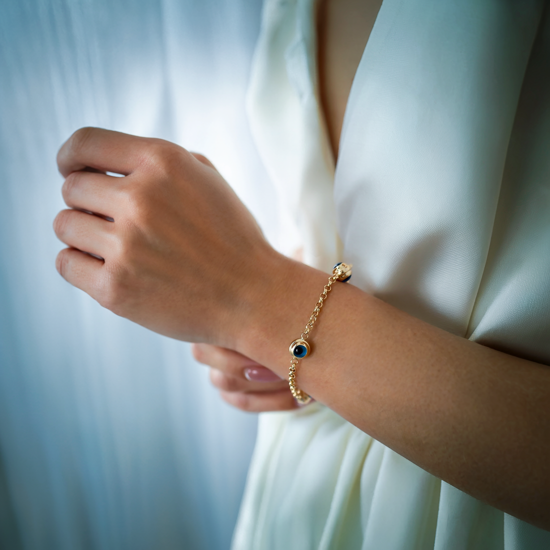 Gold Bracelet Featuring Blue Evil Eye Bead – 14K