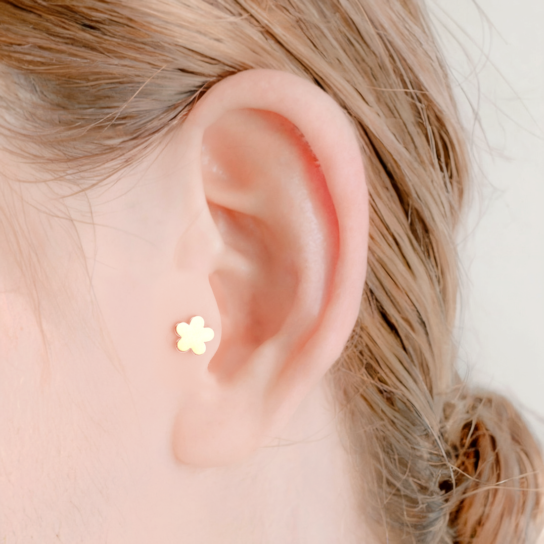 Flower-Shaped Flatback Earring 14K Gold