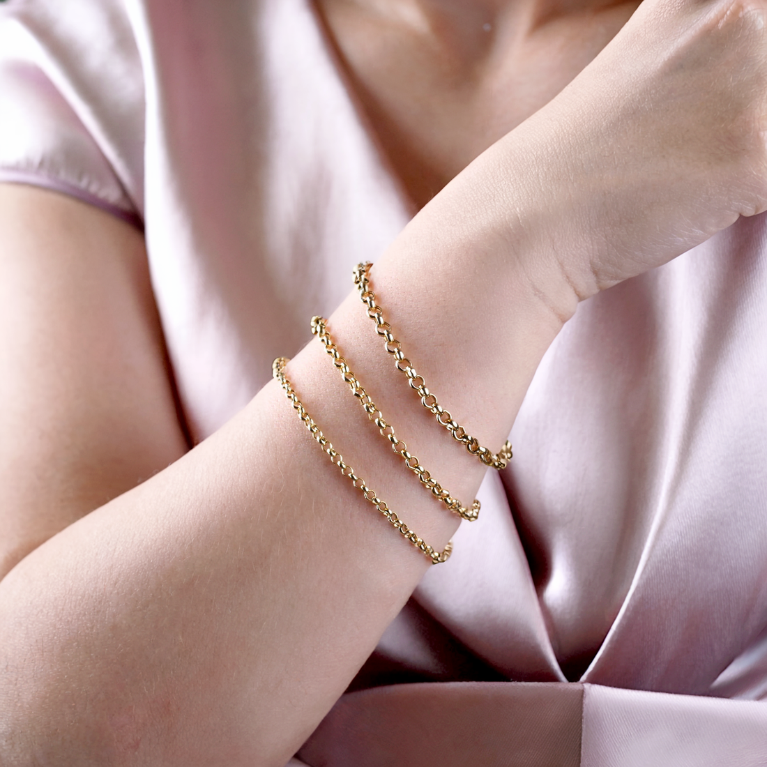 14K Gold Bracelet with Interlocking Oval Rolo Links