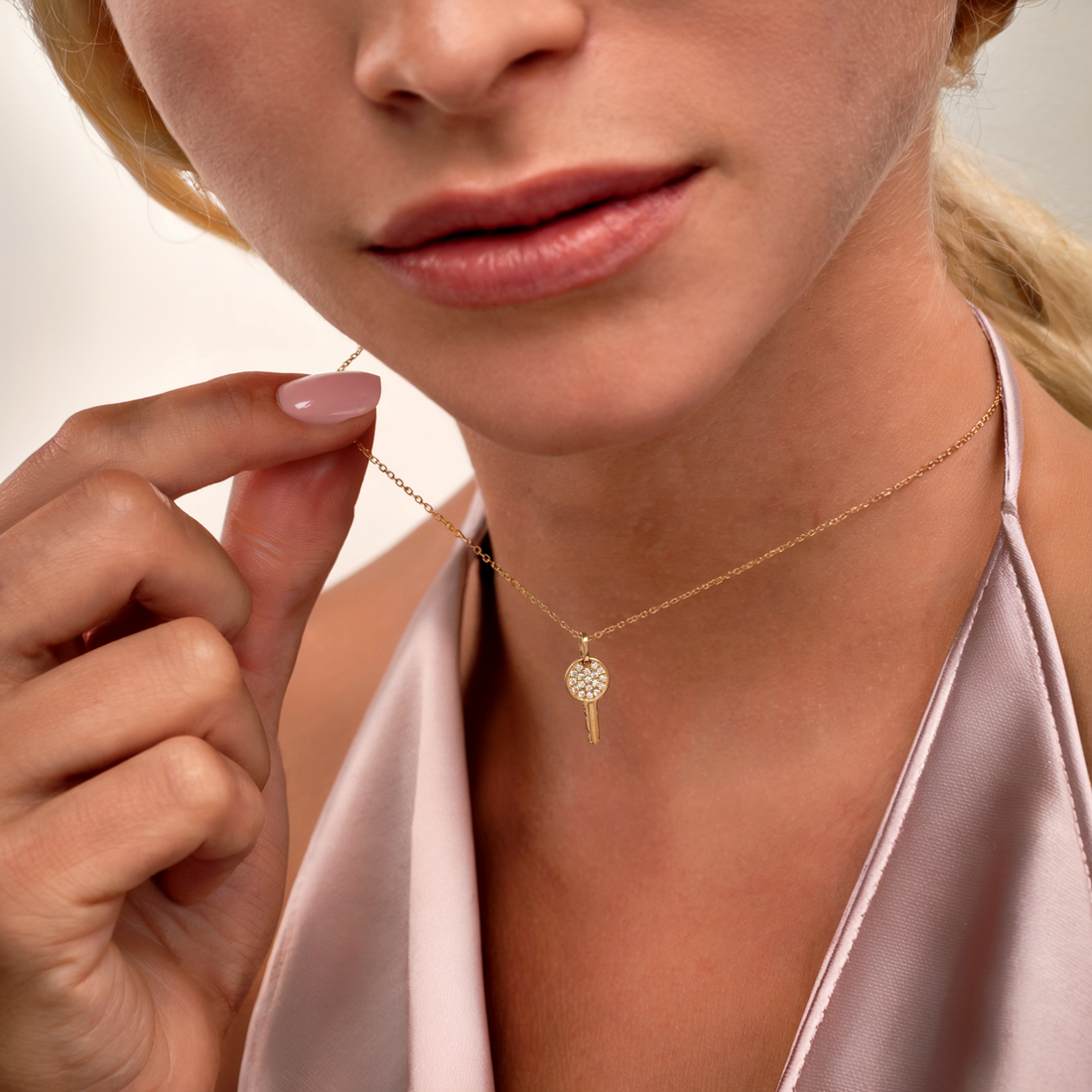 14K Gold Necklace with Key-Shaped Pendant and Elegant Stone Detail