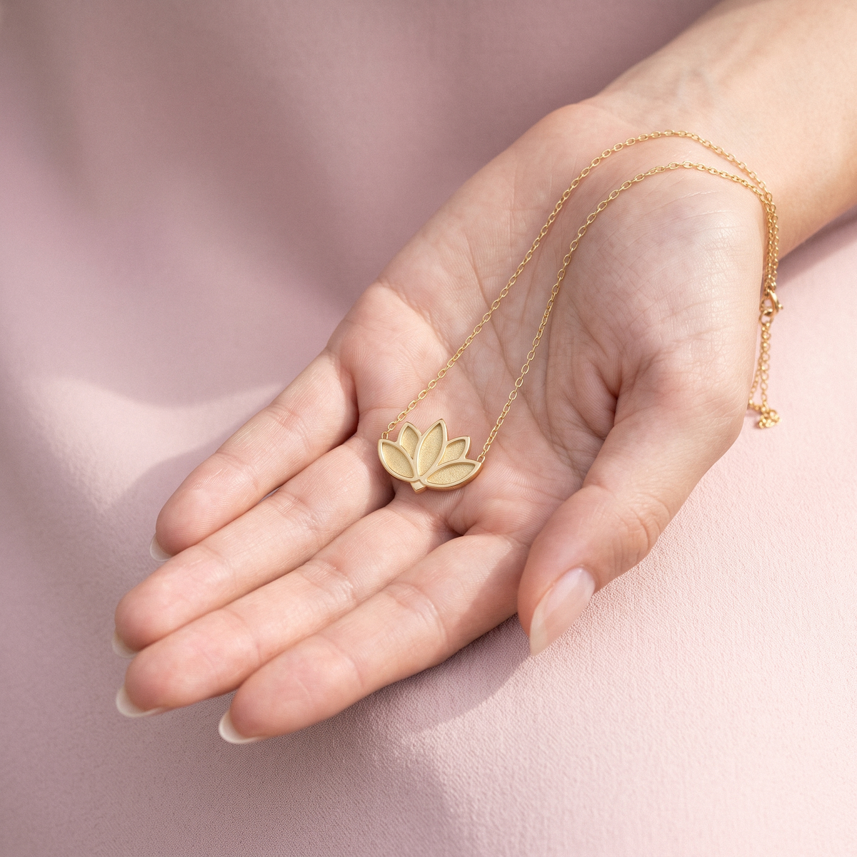 Lotus Textured Pendant Necklace 14K Gold / Silver