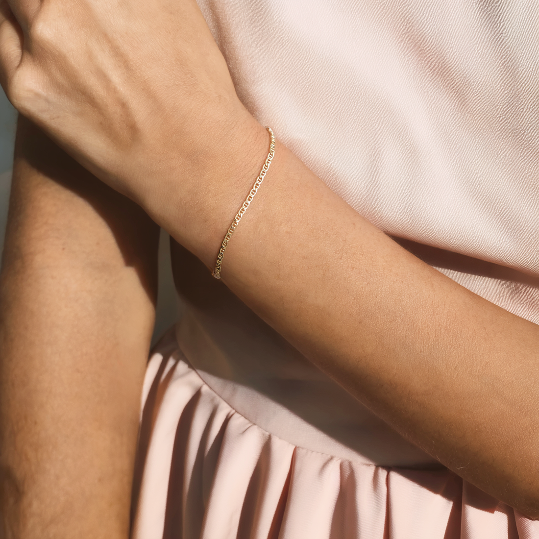 Flat Oval Link Bracelet in 14K Gold – Nautical Style
