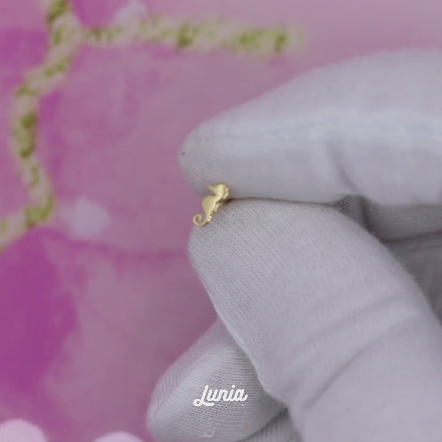 Seahorse Flatback Ear Piercing 14K Gold