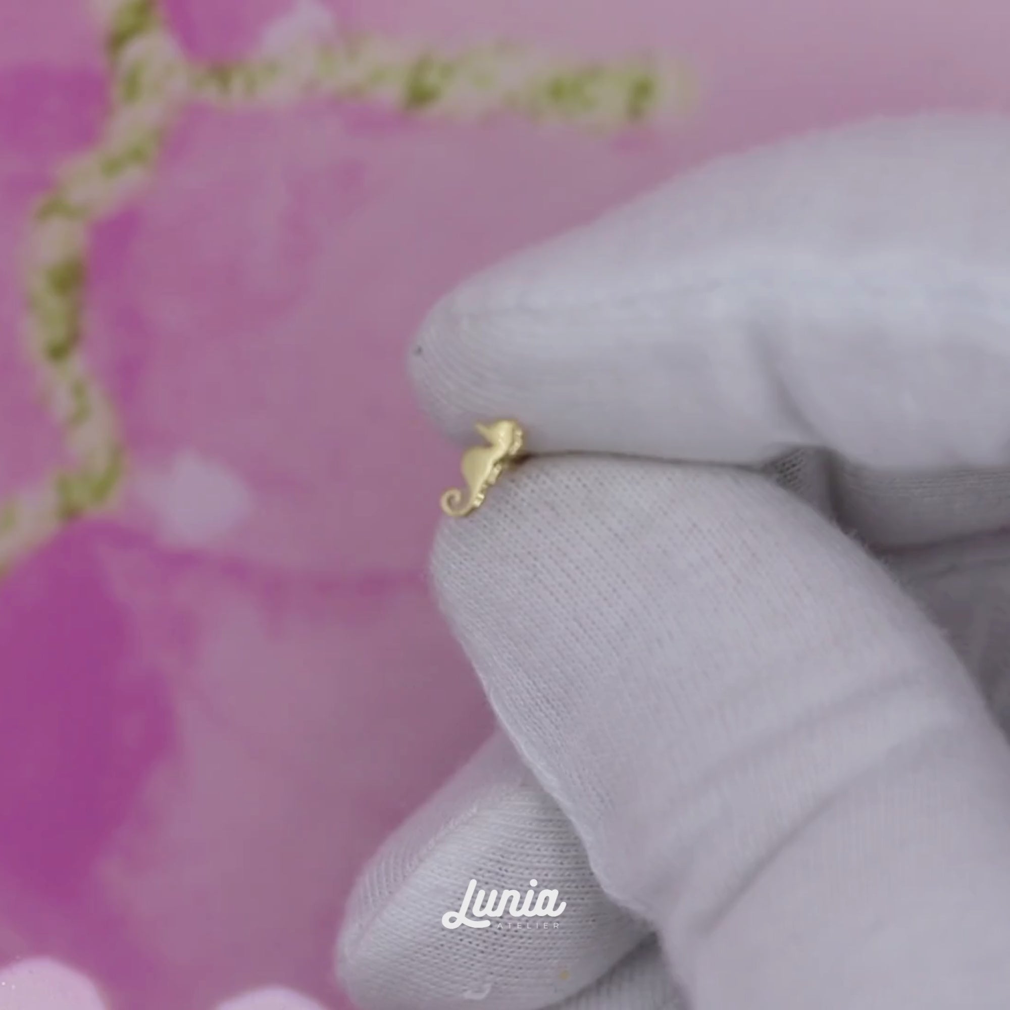 Seahorse Flatback Ear Piercing 14K Gold