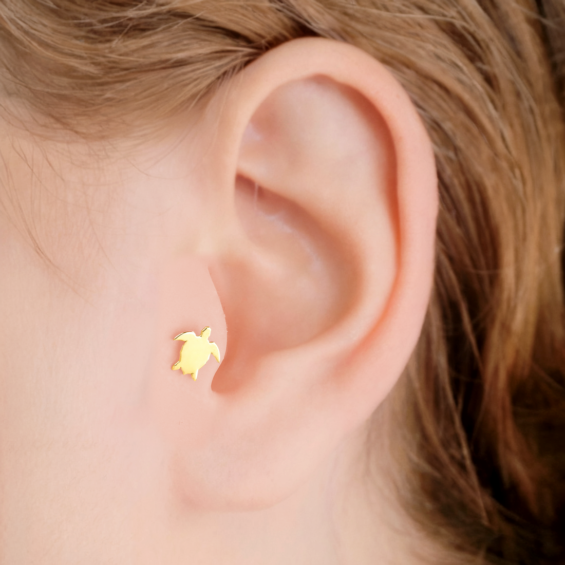 14K Gold Flatback Ear Piercing – Sea Turtle Design