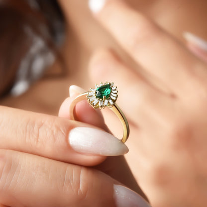 Sparkling Green Drop Diamond Ring 14k Gold